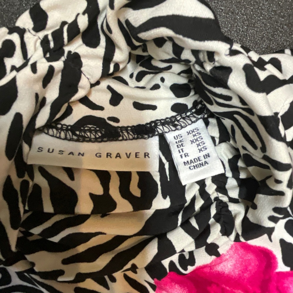 Susan Graver Liquid Knit Turtleneck Top XXS Colorful Animal Floral Print Black - Picture 6 of 10